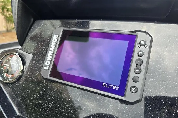 Slide: The Image of Lowrance Elite fishfinder on Nitro Z21 XL 2026 dashboard, featuring a sleek design. - 9