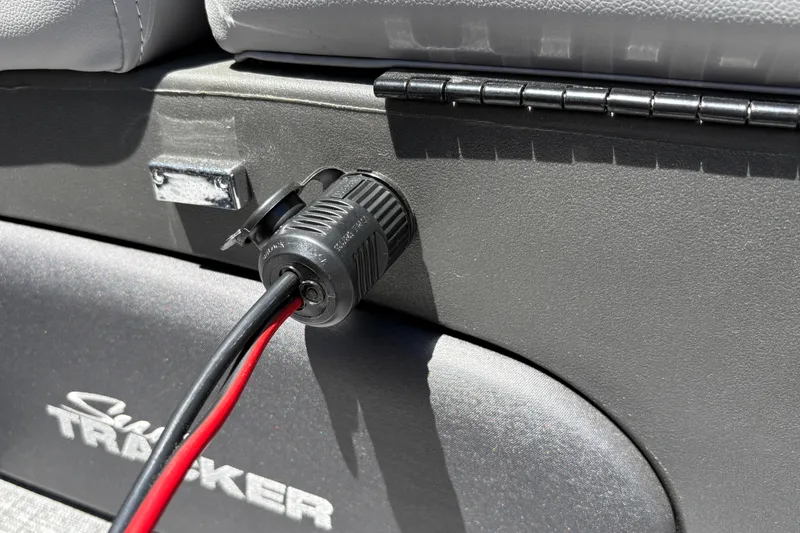 Slide: The Image of 2026 Sun Tracker SportFish 20 DLX boat with electrical connection detail. - 14