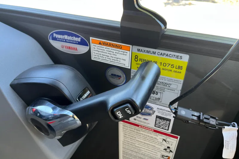 Slide: The Image of Throttle control and capacity warning on 2026 Starcraft GX 18 R boat dashboard. - 31