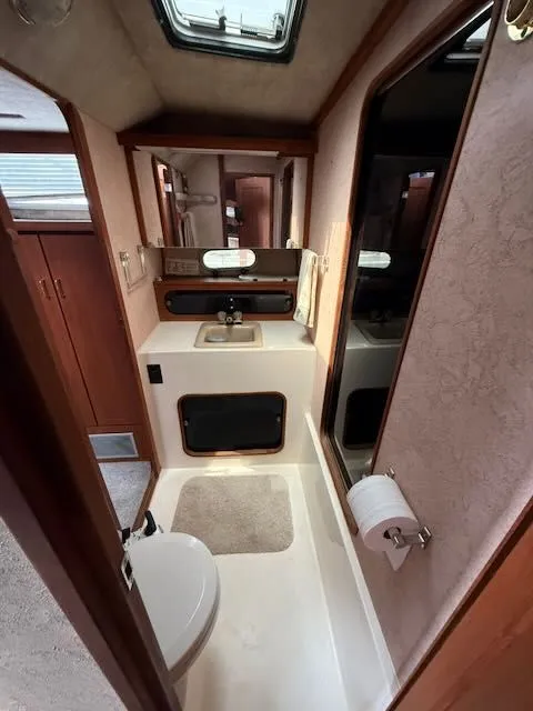 Slide: The Image of Interior of 1990 Bayliner 3888 Motoryacht, bathroom view. - 29