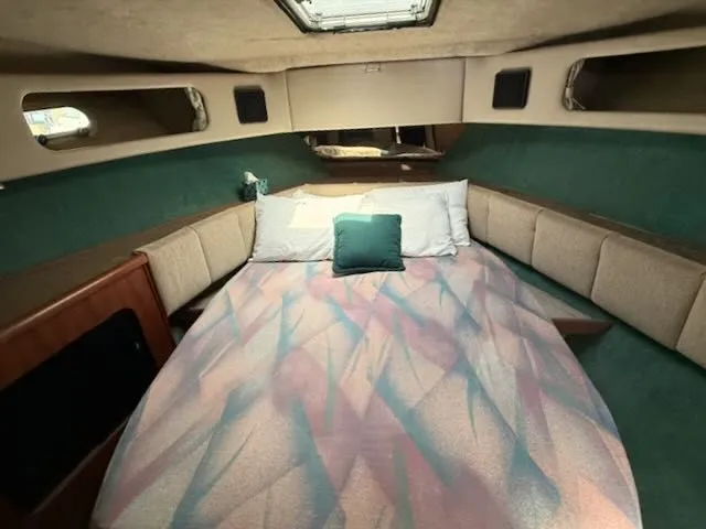 Slide: The Image of Interior of 1990 Bayliner 3888 Motoryacht with cozy bed. - 33