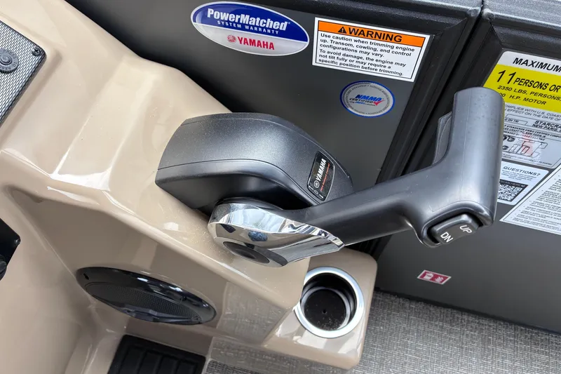 Slide: The Image of Boat throttle control of 2026 Starcraft EXS 1 Q DH with Yamaha system warranty sticker. - 20