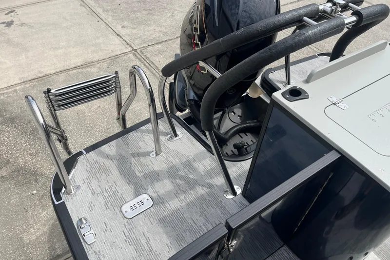 Slide: The Image of Rear view of 2026 Starcraft EXS 3 FD boat with ladder and motor. - 31