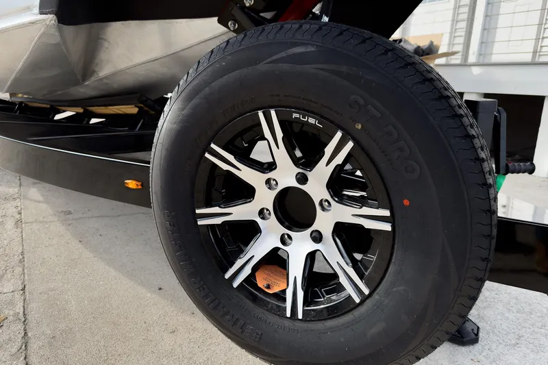 Slide: The Image of Close-up of a 2026 Montara Surf Boss 2.0 SL 23" wheel and tire on pavement. - 45