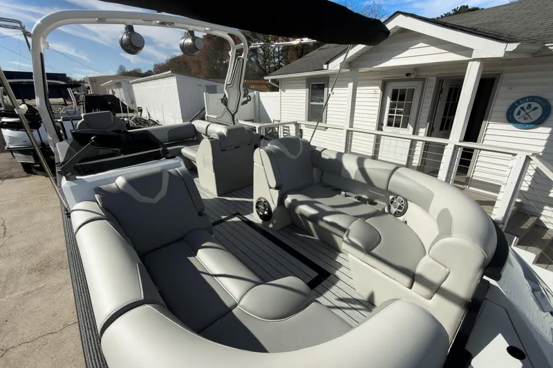 Slide: The Image of 2026 Montara Surf Boss 2.0 SL 23" boat with spacious seating and modern design. - 7