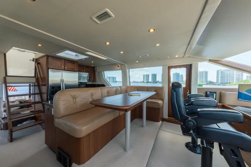 Slide: The Image of Luxurious 2007 Pacific Mariner Pilothouse interior with leather seating and modern amenities. - 10