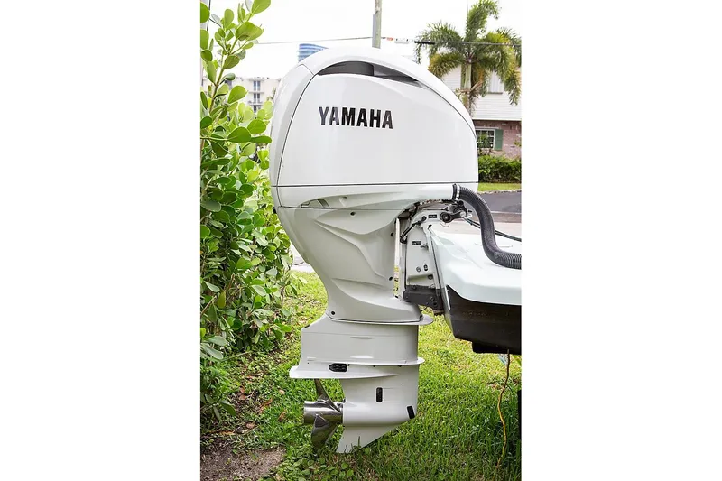 Slide: The Image of Outboard motor on a Speed Sport 25 boat, 2007 model, parked on grass. - 6