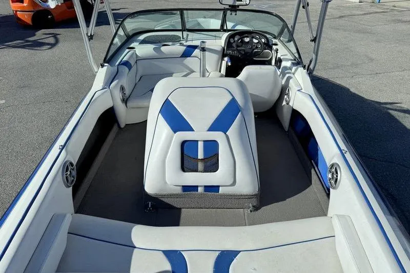 Slide: The Image of Interior of 2002 Gekko GTR-22 boat with blue and white seating. - 9