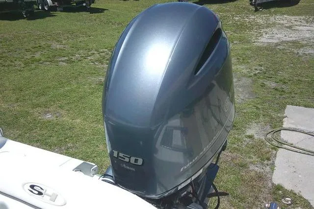 Slide: The Image of Outboard motor on a 2017 Sea Hunt Ultra 211 boat, Yamaha 150 horsepower. - 30