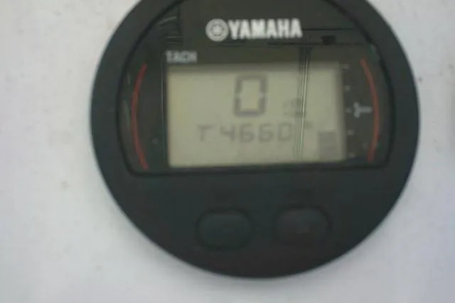 Slide: The Image of Yamaha tachometer display on 2017 Sea Hunt Ultra 211 boat, showing 0 RPM and 4650 hours. - 34