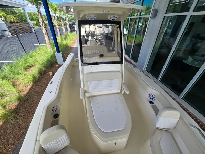 Slide: The Image of Scout 220 XSF 2027 - 18