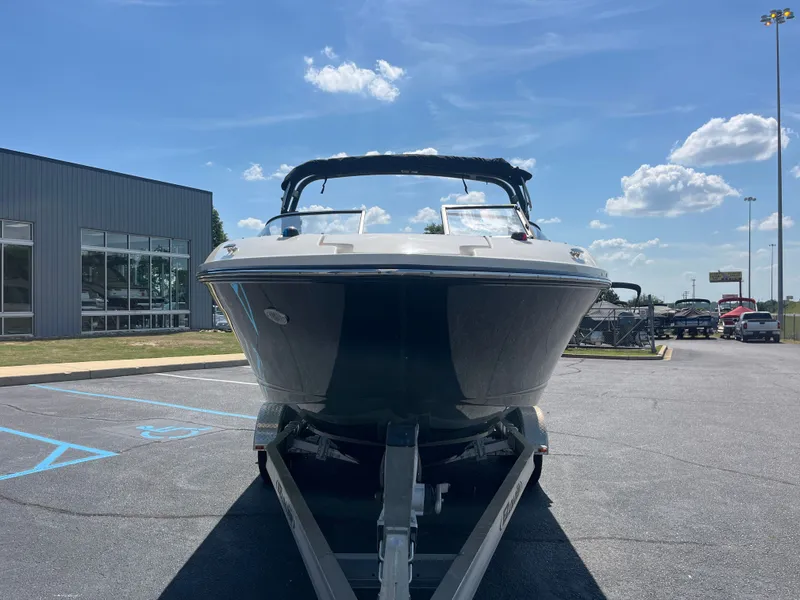 Slide: The Image of Sea Ray SLX 230 2019 - 1