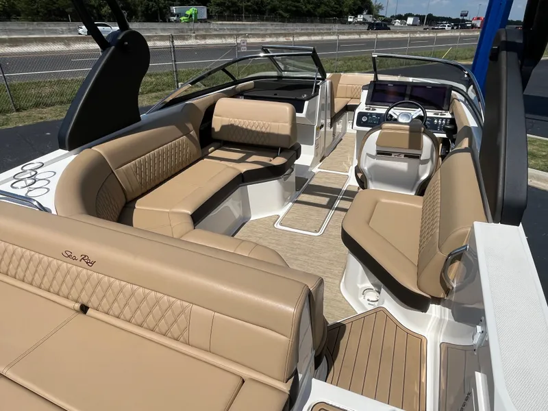 Slide: The Image of Sea Ray SLX 230 2019 - 11