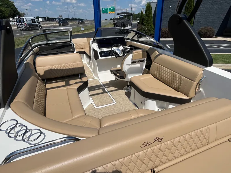 Slide: The Image of Sea Ray SLX 230 2019 - 12