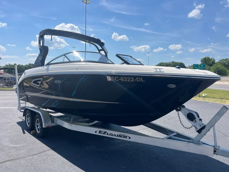 Slide: The Image of Sea Ray SLX 230 2019 - 2