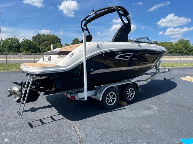 Slide: The Image of Sea Ray SLX 230 2019 - 3