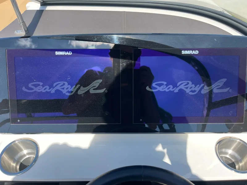Slide: The Image of Sea Ray SLX 230 2019 - 5