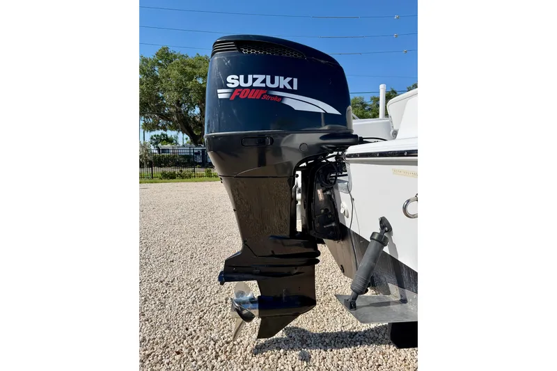 Slide: The Image of 2005 Sea Pro 220 Walk Around with Suzuki four-stroke outboard motor. - 32