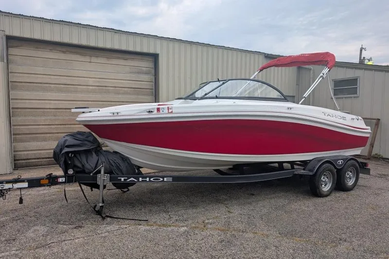 The Image of 2019 Tahoe 500 TF boat with red and white design on a trailer. - 0