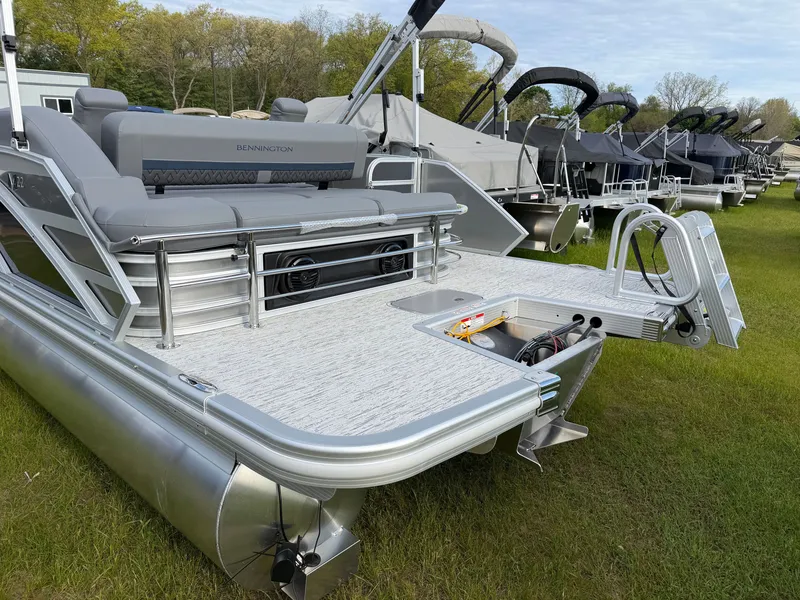 Slide: The Image of Bennington M Series 22 M-Swing Back 2026 - 3