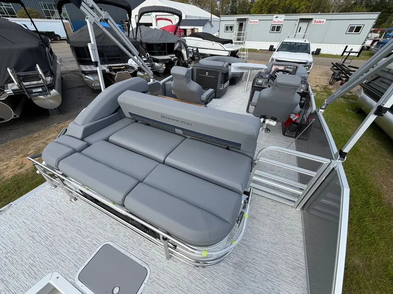 Slide: The Image of Bennington M Series 22 M-Swing Back 2026 - 4