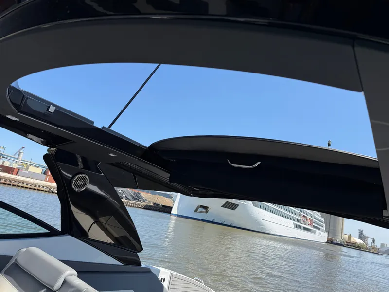 Slide: The Image of Cruisers 38 GLS 2021 - 100