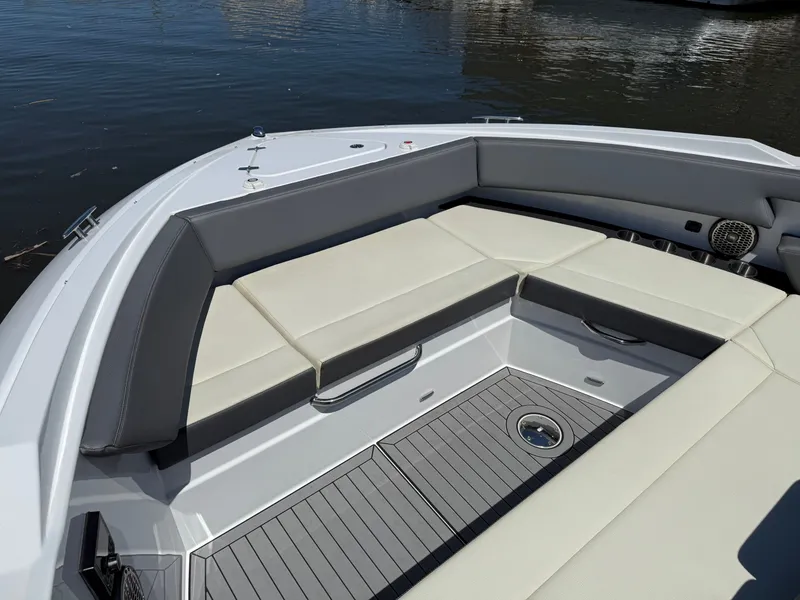 Slide: The Image of Cruisers 38 GLS 2021 - 108