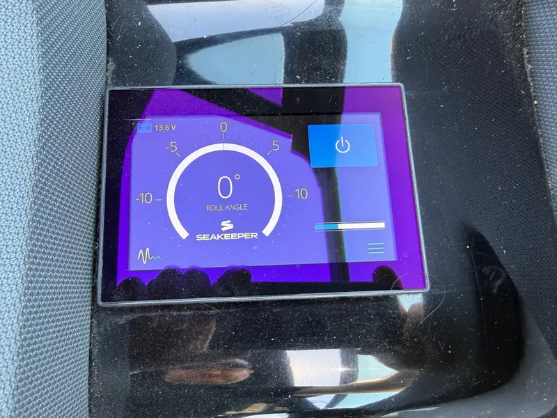 Slide: The Image of Seakeeper display on 2021 Cruisers Yachts 38 GLS, showing roll angle. - 37