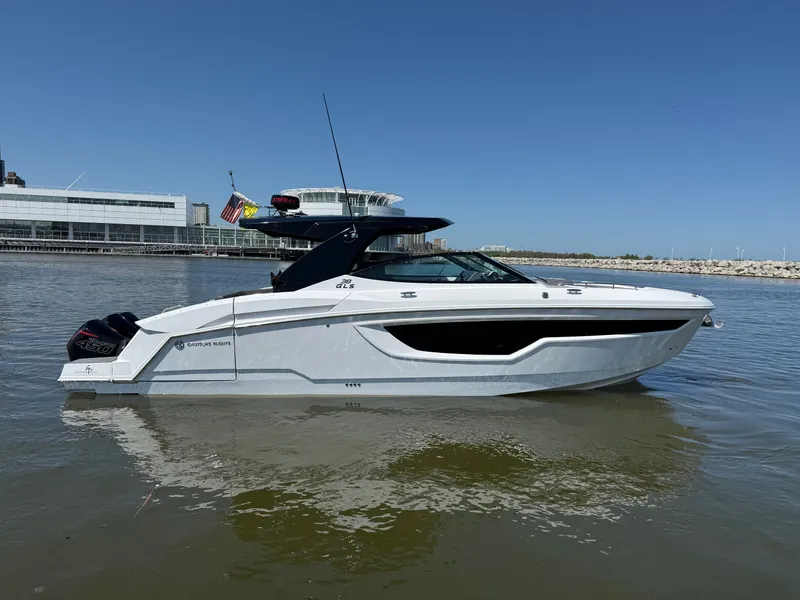 Slide: The Image of Cruisers 38 GLS 2021 - 90
