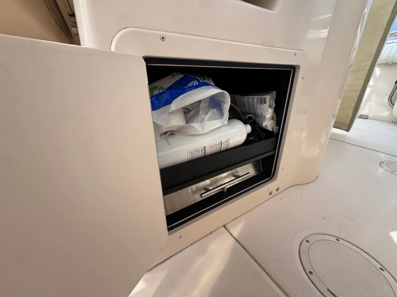 Slide: The Image of Interior of a 2009 Grady-White Tournament 307 boat. - 34