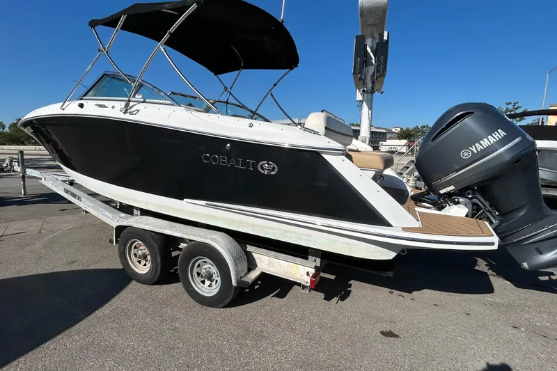 Slide: The Image of 2018 Cobalt 25SC boat with Yamaha engine on trailer, black hull, sunny day. - 4