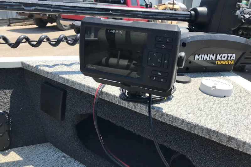 Slide: The Image of Garmin fishfinder and Minn Kota motor on 2014 Lowe Fishing Machine 165SC Pro boat. - 8