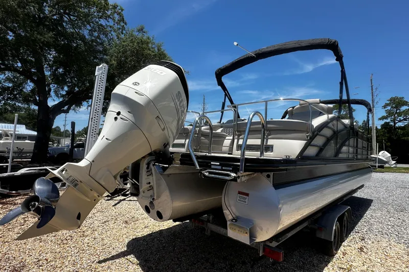 Slide: The Image of 2019 Bennington QX 25 Stern Lounge pontoon boat with powerful outboard motor on trailer. - 10