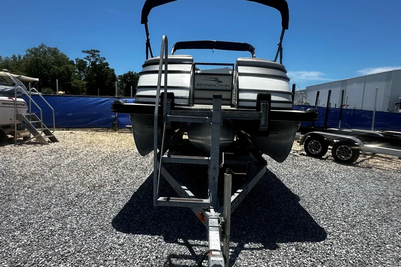 Slide: The Image of 2019 Bennington QX 25 Stern Lounge pontoon boat on trailer, parked outdoors. - 5