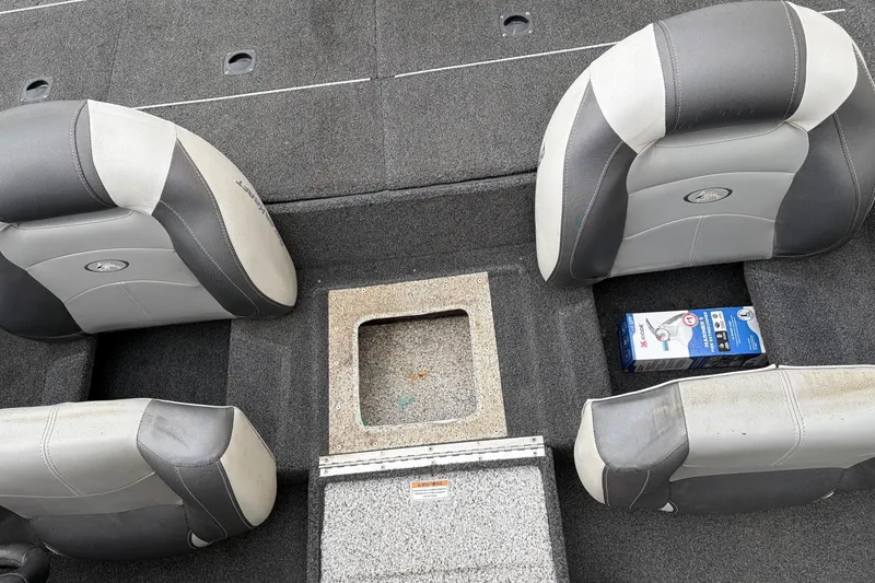 Slide: The Image of Interior of a 2018 Polar Kraft Bass TX 195 Pro boat. - 10