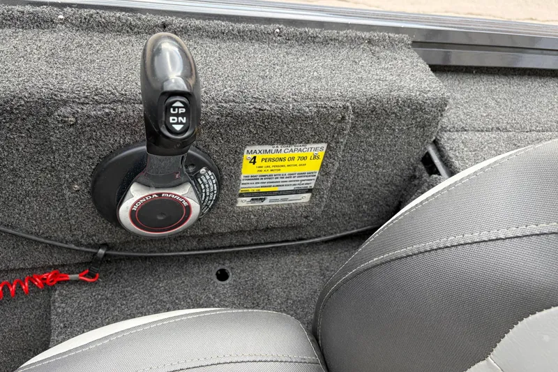Slide: The Image of Interior of a 2018 Polar Kraft Bass TX 195 Pro boat. - 7