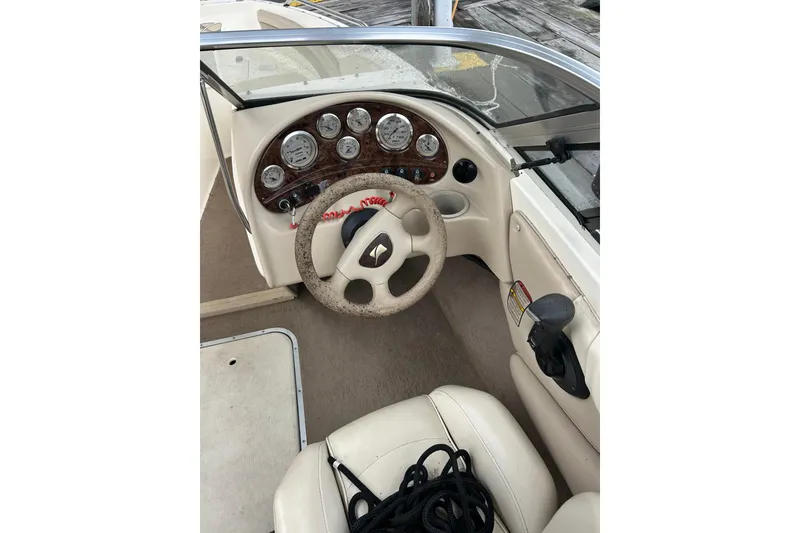 Slide: The Image of 2001 Stingray 200 LS/LX boat dashboard with steering wheel and instrument panel. - 10