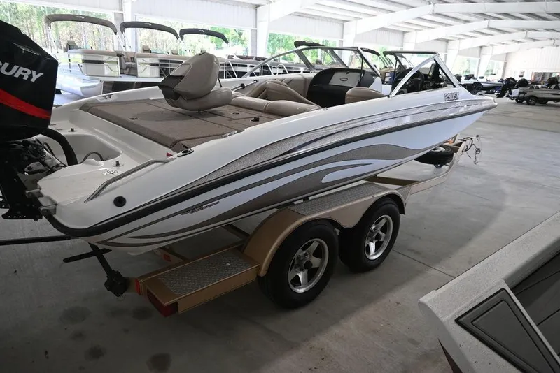 Slide: The Image of 2004 Stratos 290 Ski-N-Fish boat on trailer in indoor showroom. - 11