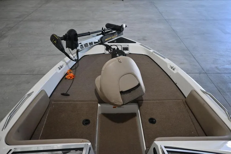 Slide: The Image of 2004 Stratos 290 Ski-N-Fish boat interior with seating and trolling motor. - 5