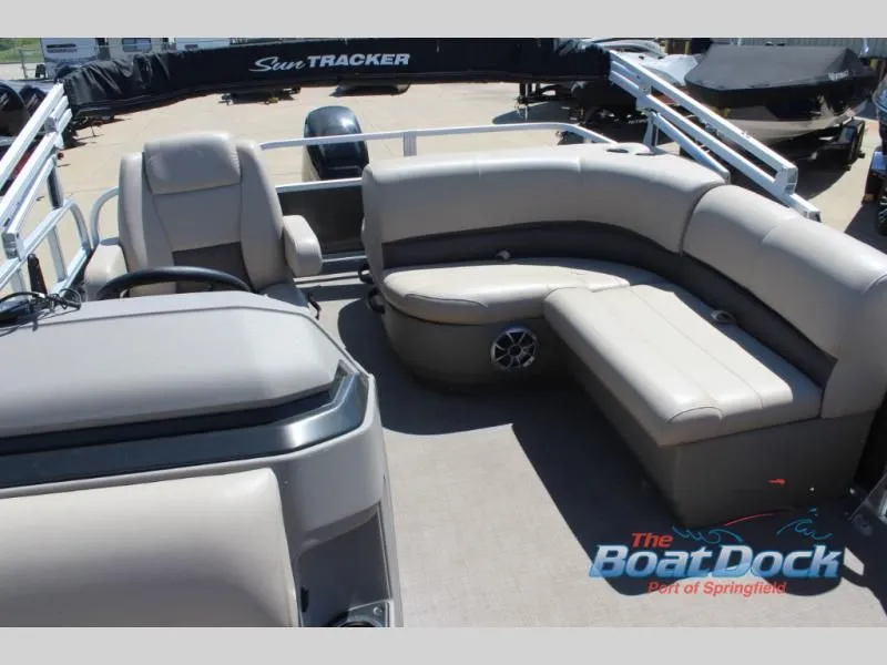 Slide: The Image of Party Barge 18 DLX 2024 - 17