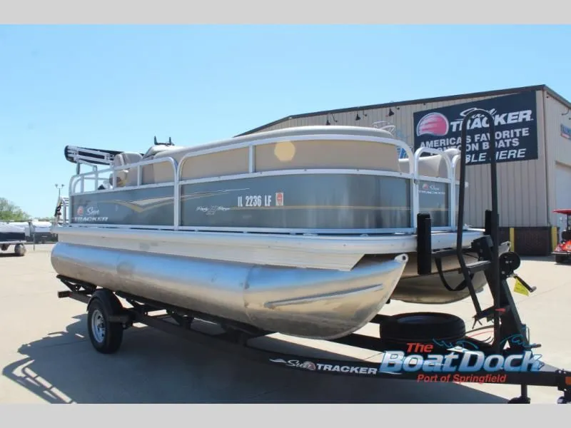 Slide: The Image of Party Barge 18 DLX 2024 - 3