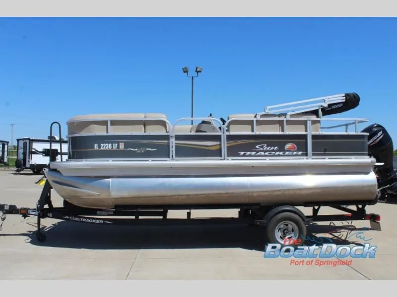 Slide: The Image of Party Barge 18 DLX 2024 - 6