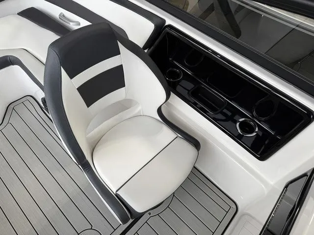 Slide: The Image of Yamaha 195S 2026 - 12