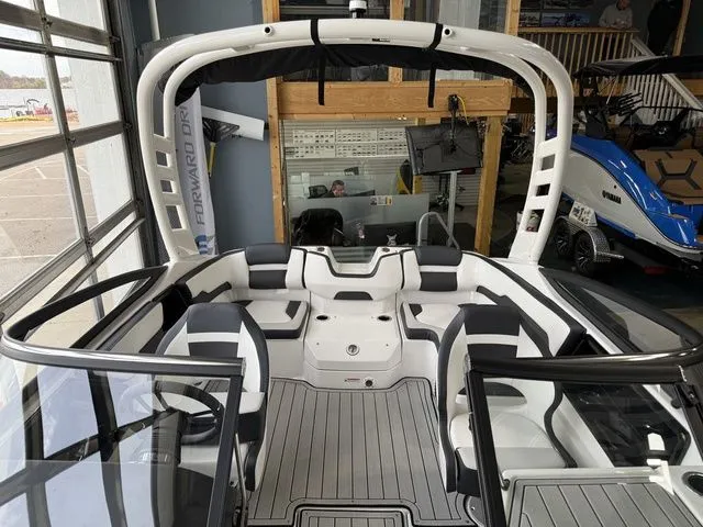 Slide: The Image of Yamaha 195S 2026 - 28
