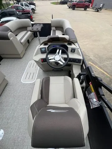 Slide: The Image of Bennington 22 S CRUISE JUMP SEAT 2026 - 10