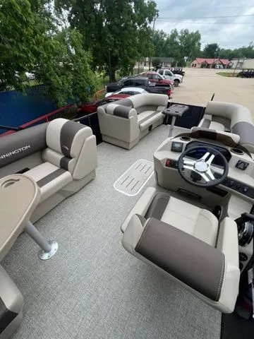 Slide: The Image of Bennington 22 S CRUISE JUMP SEAT 2026 - 12