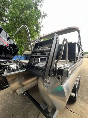 Slide: The Image of Bennington 22 S CRUISE JUMP SEAT 2026 - 14