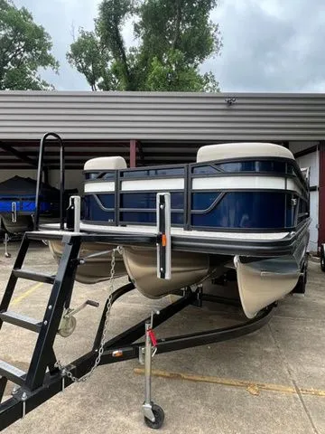 Slide: The Image of Bennington 22 S CRUISE JUMP SEAT 2026 - 4