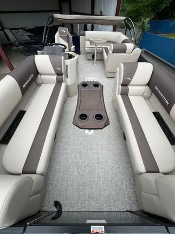 Slide: The Image of Bennington 22 S CRUISE JUMP SEAT 2026 - 6
