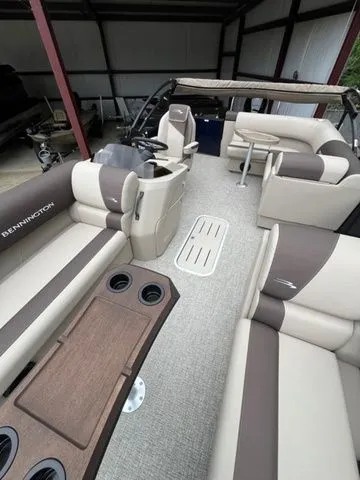 Slide: The Image of Bennington 22 S CRUISE JUMP SEAT 2026 - 7